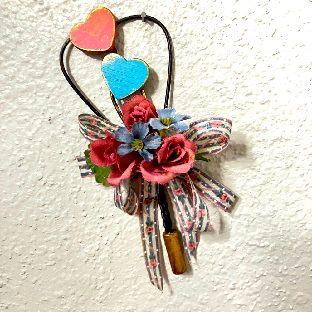 Decorative Miniature Rug Beater with floral arrangement & wooden hearts - 6”